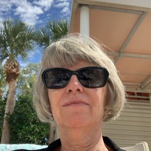 Meet your Posher, Lois